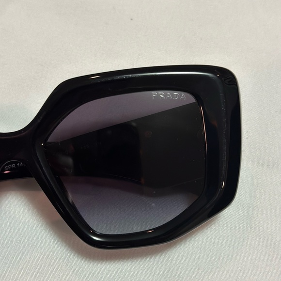Prada SPR 14Z sunglasses - Picture 13 of 16